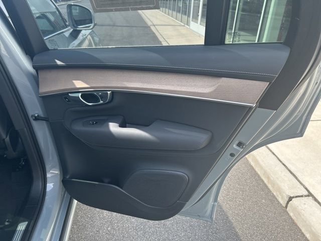 Certified 2025 Volvo XC90 B6 Plus AWD/4WD image 12