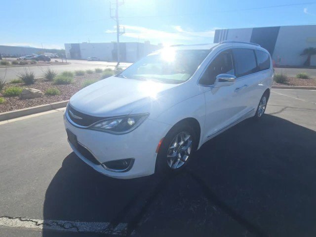Used 2017 Chrysler Pacifica Limited FWD image 1