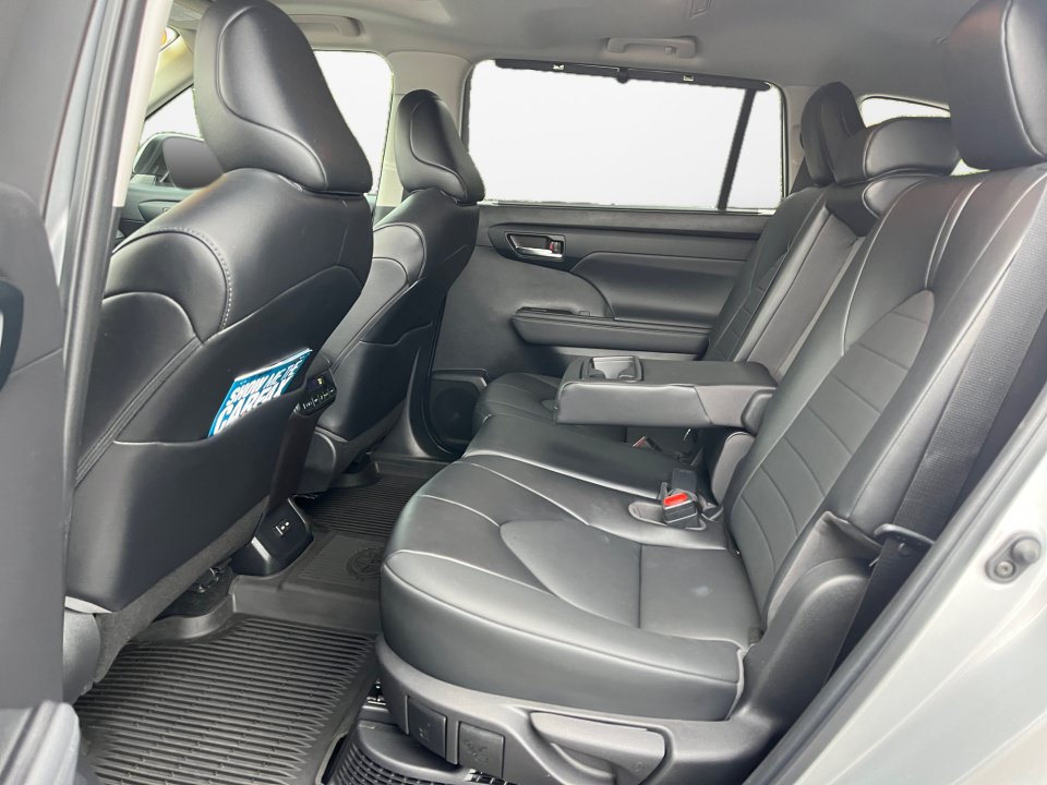 Used 2022 Toyota Highlander XLE AWD/4WD image 13