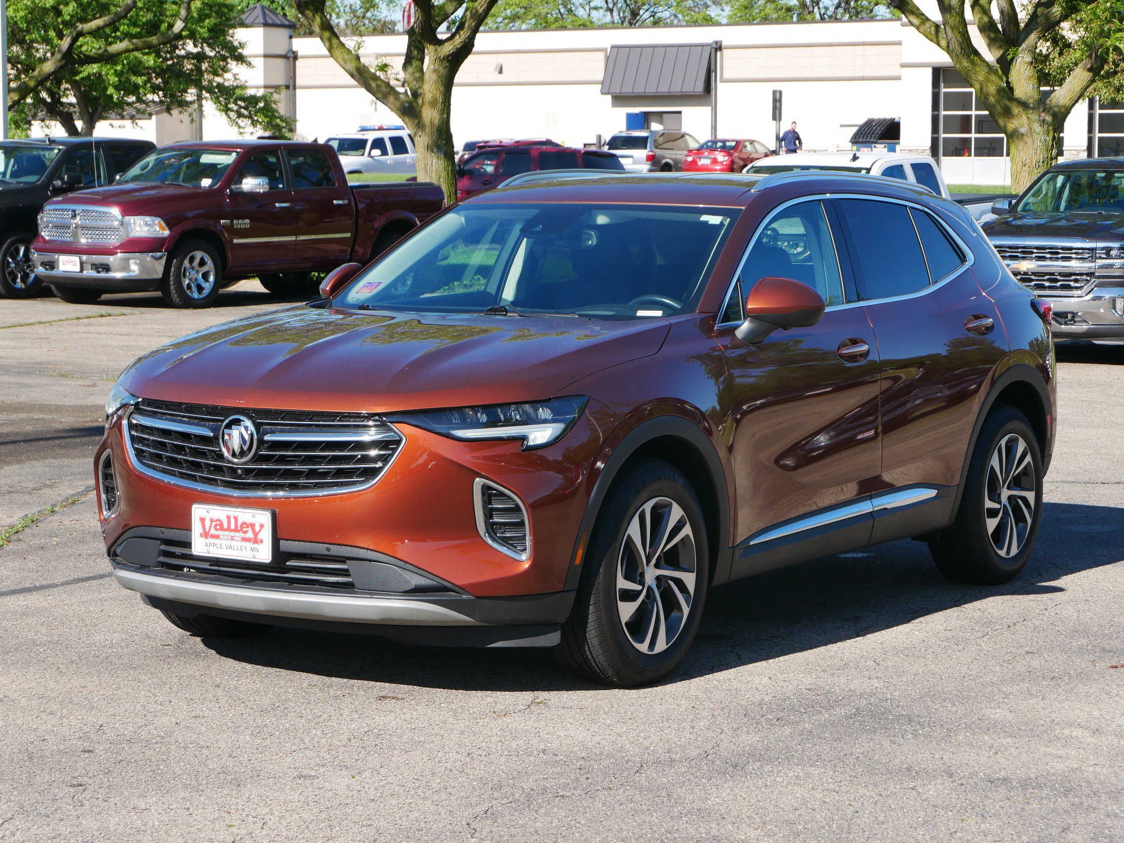 Used 2021 Buick Envision Essence w/ Technology Package I image 4