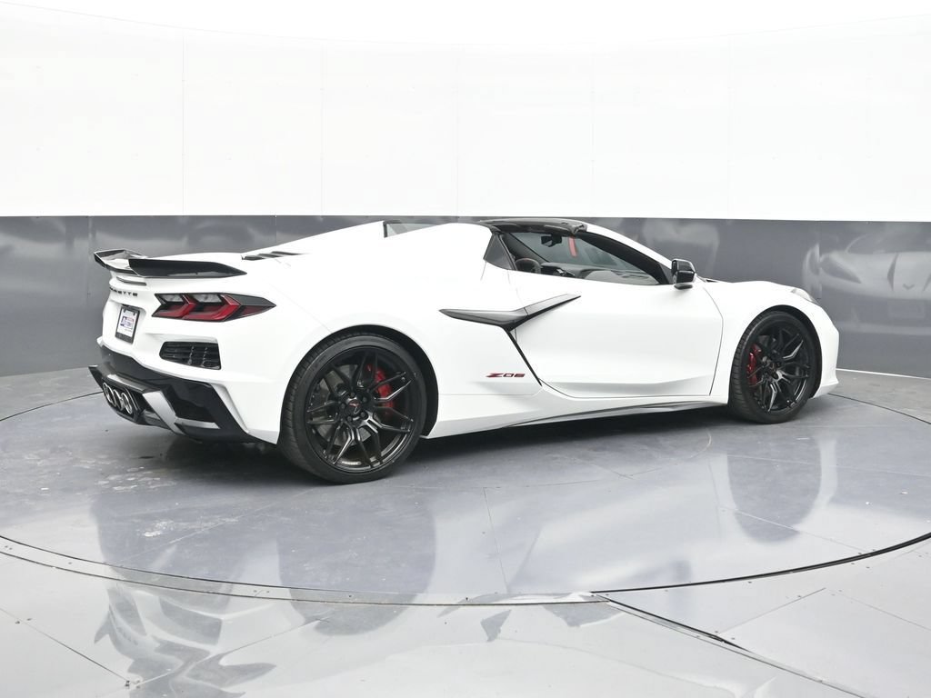 Used 2024 Chevrolet Corvette Z06 RWD image 8