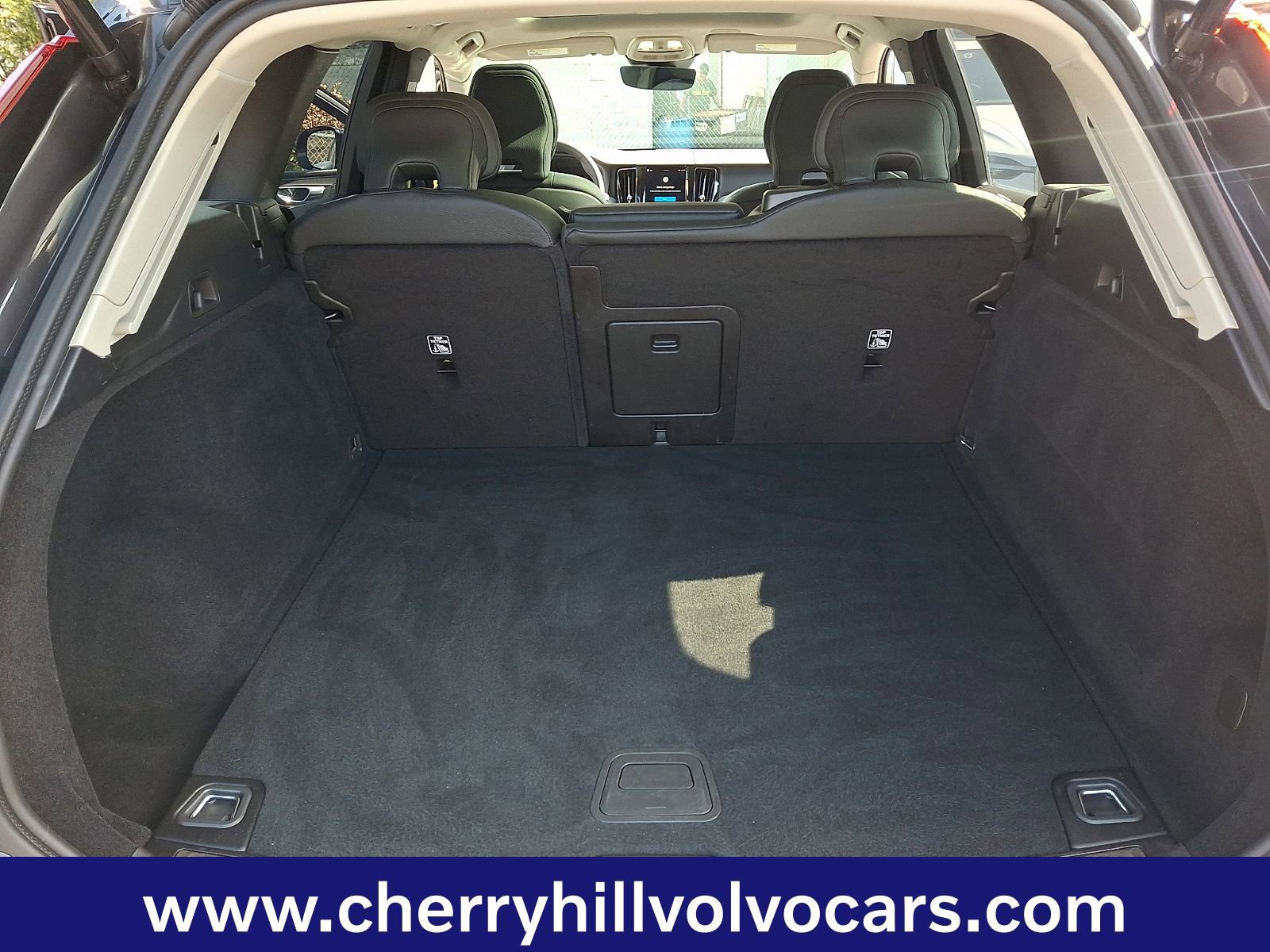 Certified 2025 Volvo XC60 B5 Plus image 29