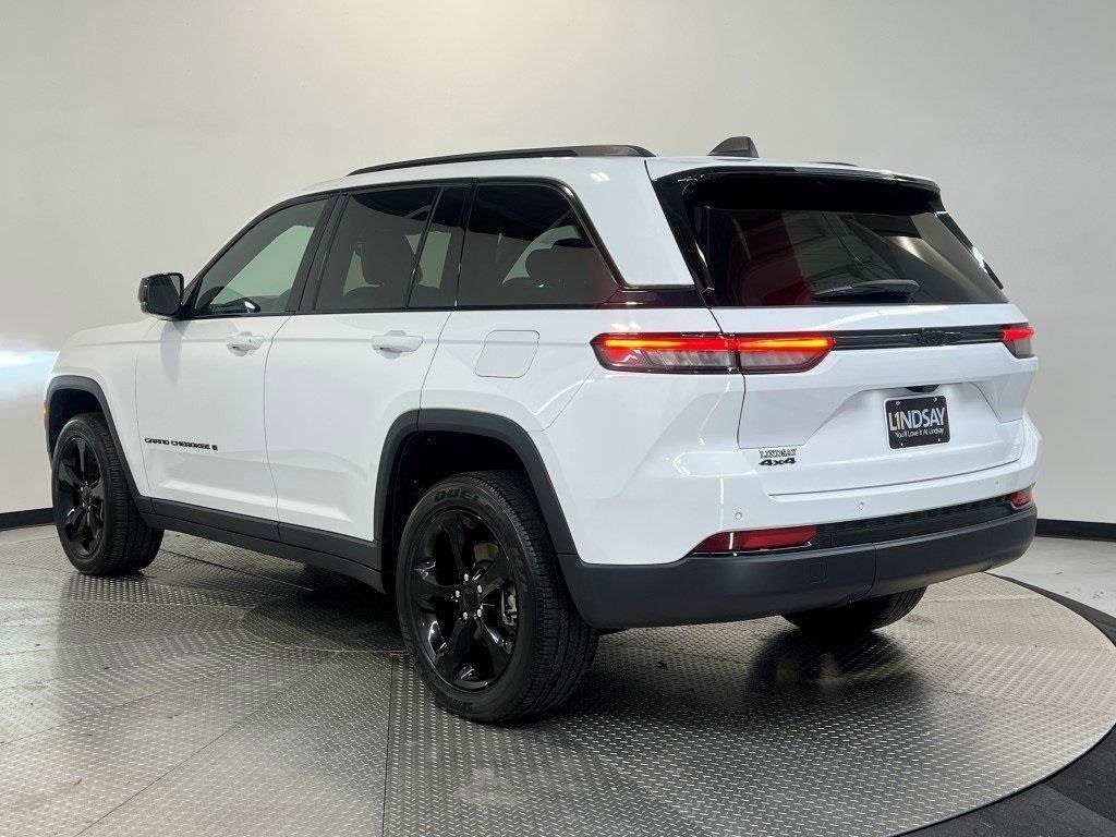 Used 2023 Jeep Grand Cherokee Altitude image 5