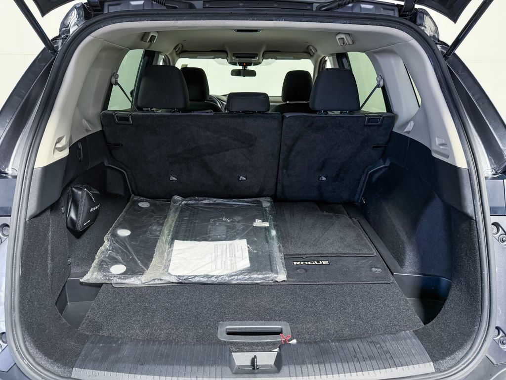 Certified 2022 Nissan Rogue SV FWD image 35