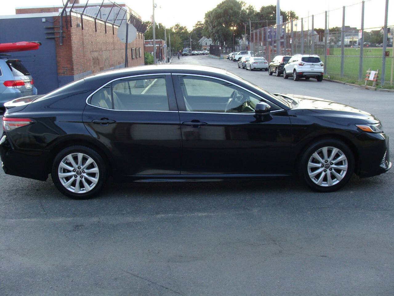 Used 2018 Toyota Camry SE FWD image 5
