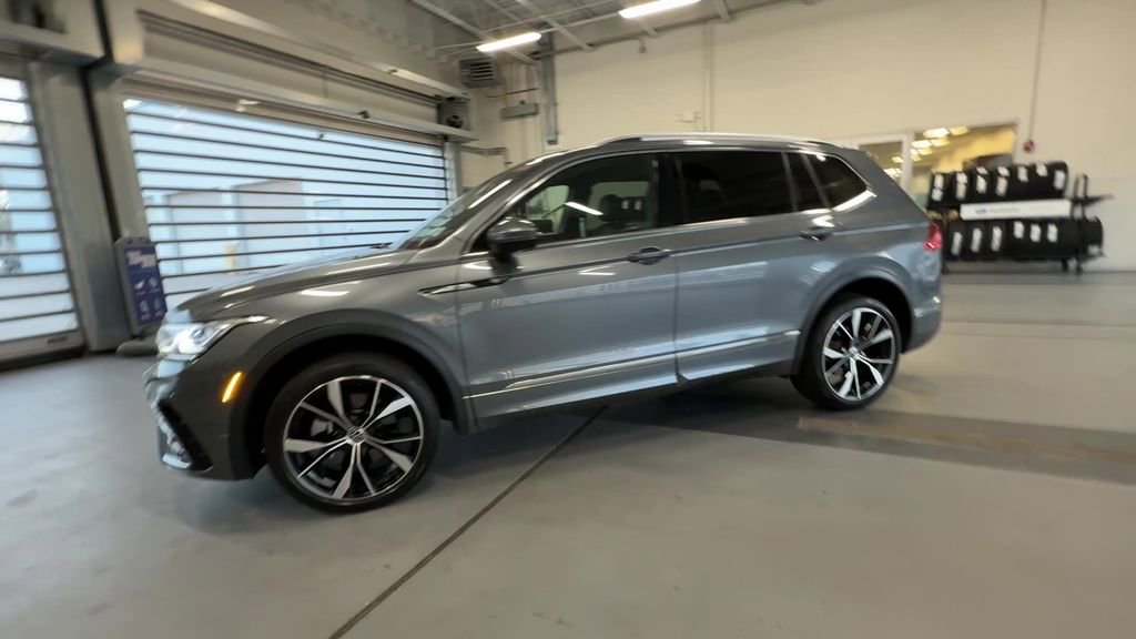 Used 2023 Volkswagen Tiguan SEL R-Line AWD/4WD image 9