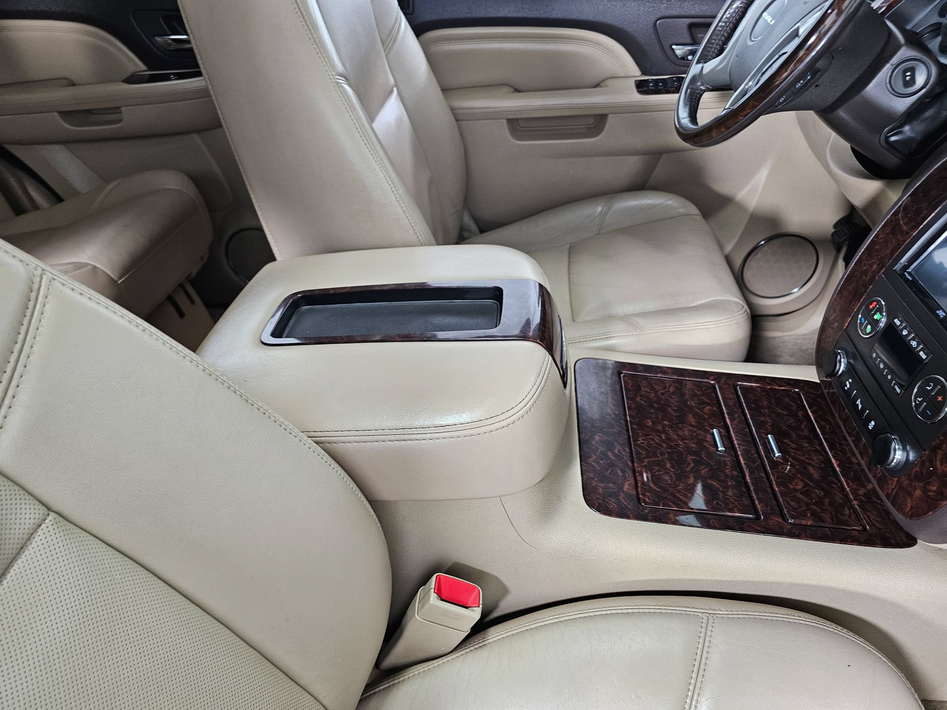 Used 2014 GMC Yukon Denali AWD/4WD image 38