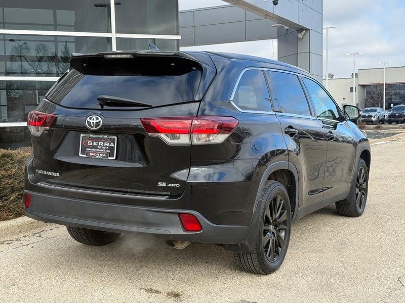 Used 2019 Toyota Highlander SE image 2