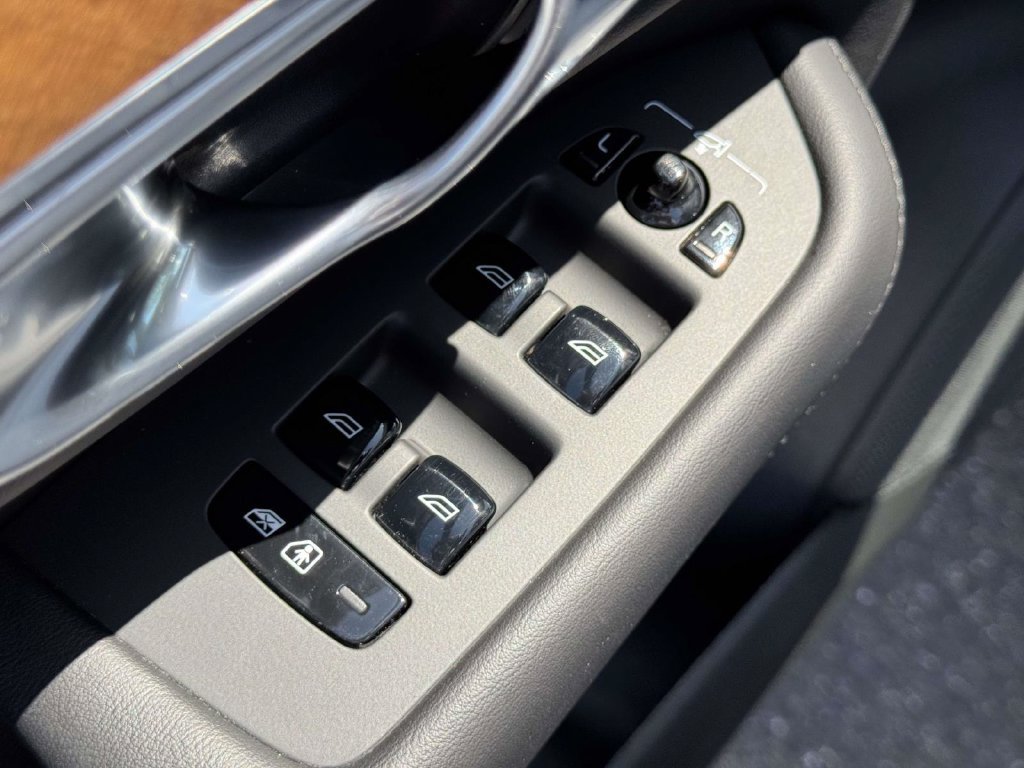 Certified 2024 Volvo XC90 B6 Plus AWD/4WD image 15