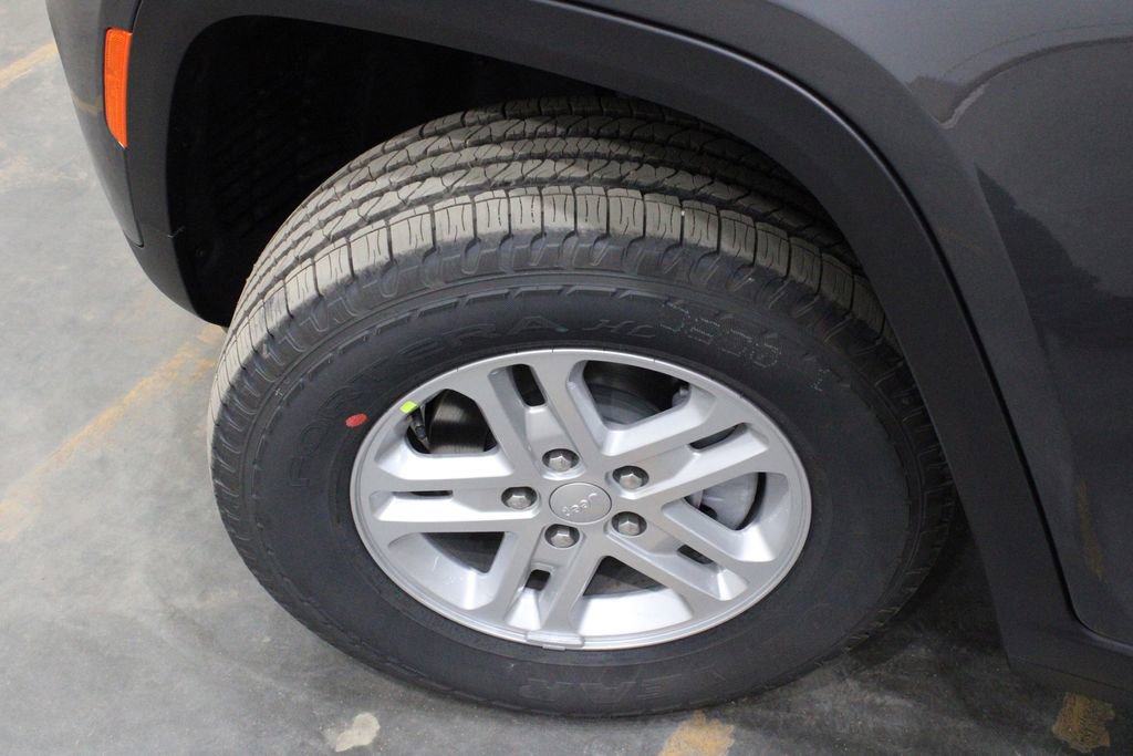 New 2025 Jeep Grand Cherokee Laredo w/ Luxury Tech Group I image 41