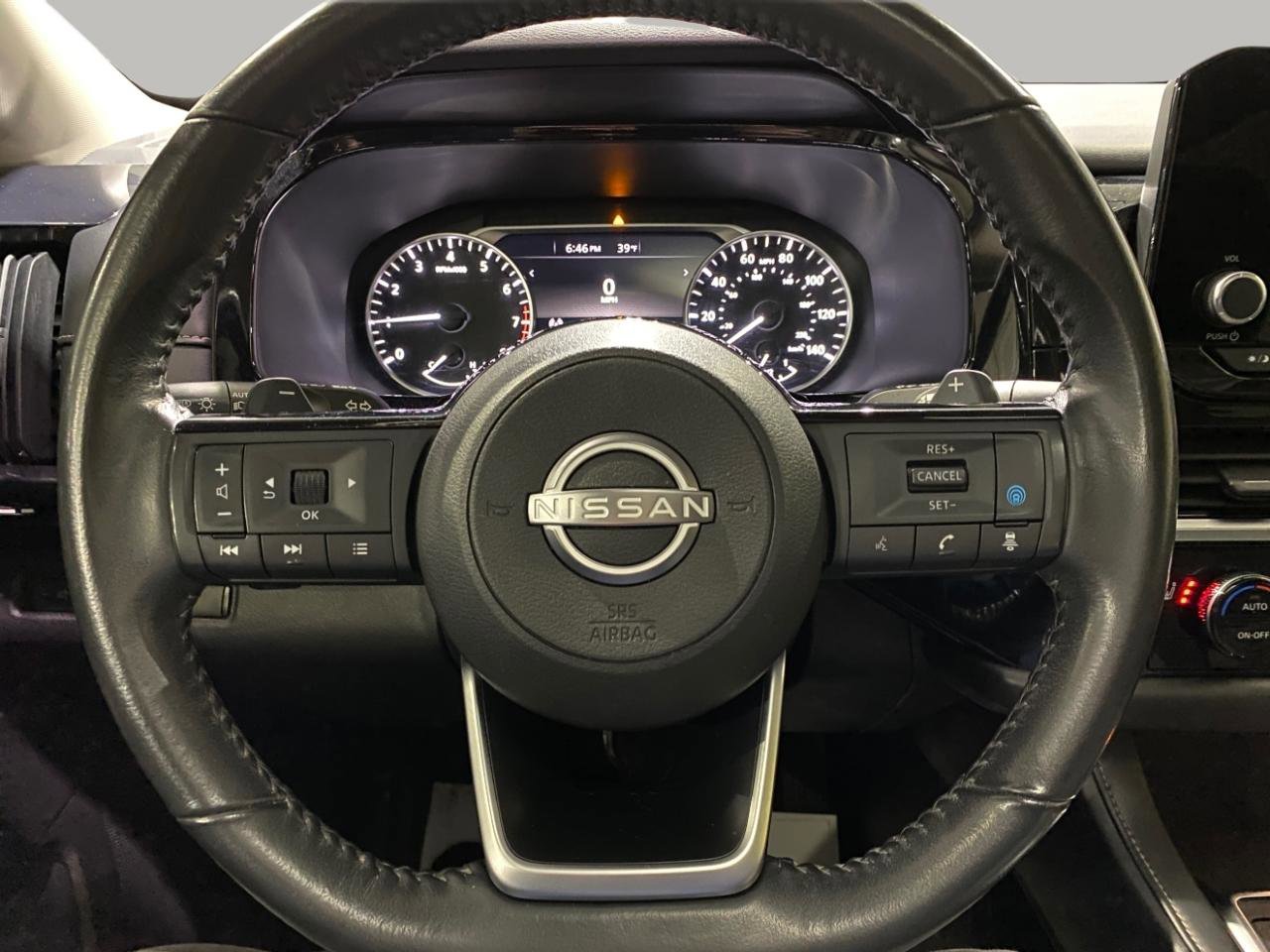 Used 2022 Nissan Pathfinder SV w/ SV Premium Package image 11