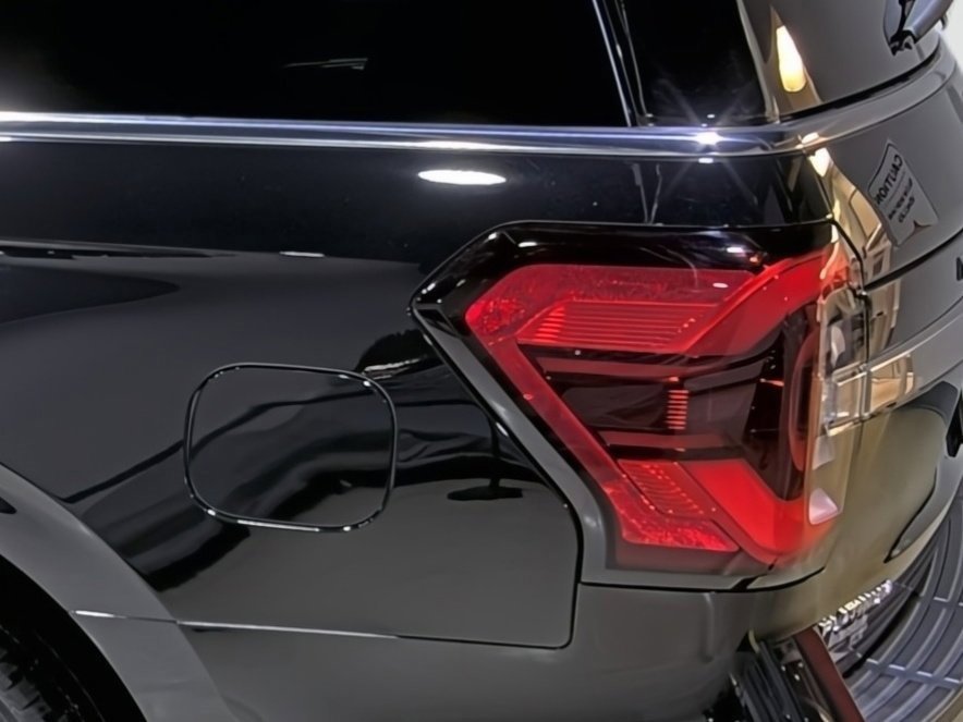 Used 2022 Ford Expedition Platinum image 10