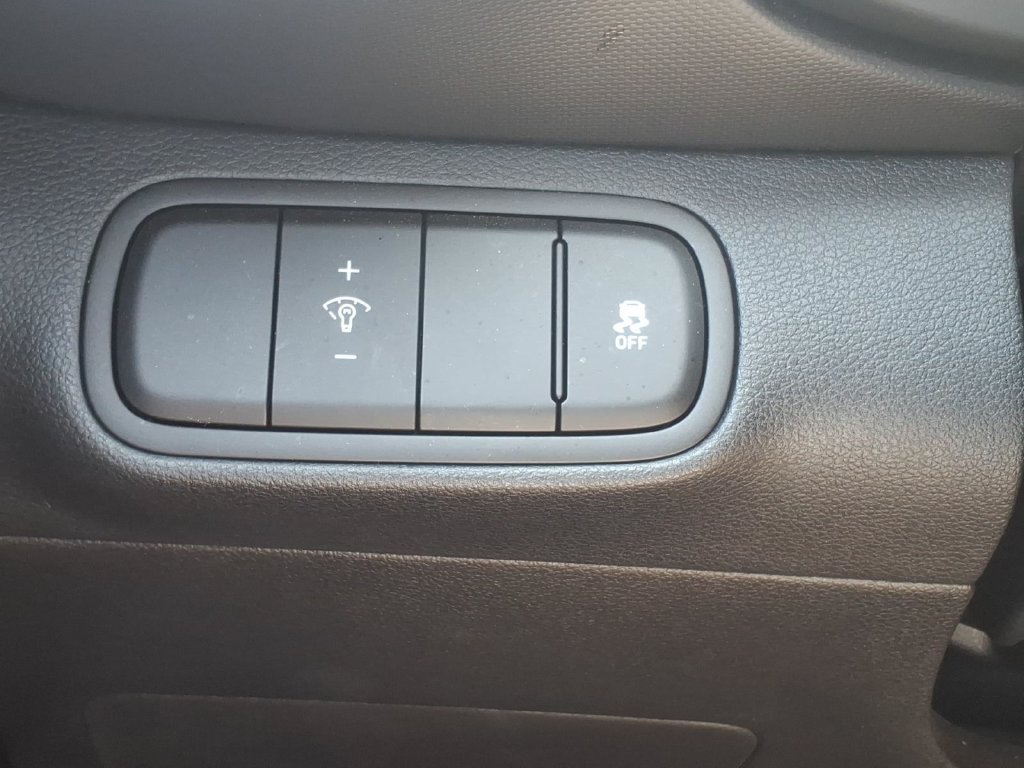 Certified 2025 Hyundai Venue SE FWD image 18