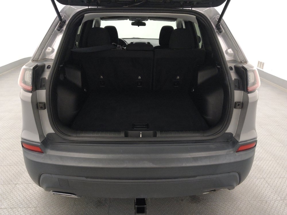 Used 2019 Jeep Cherokee Latitude w/ Cold Weather Group AWD/4WD image 29
