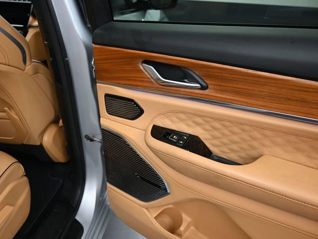 Used 2023 Jeep Grand Cherokee L Summit AWD/4WD image 22