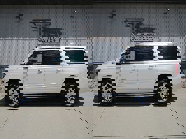 Used 2015 Chevrolet Suburban LTZ image 4