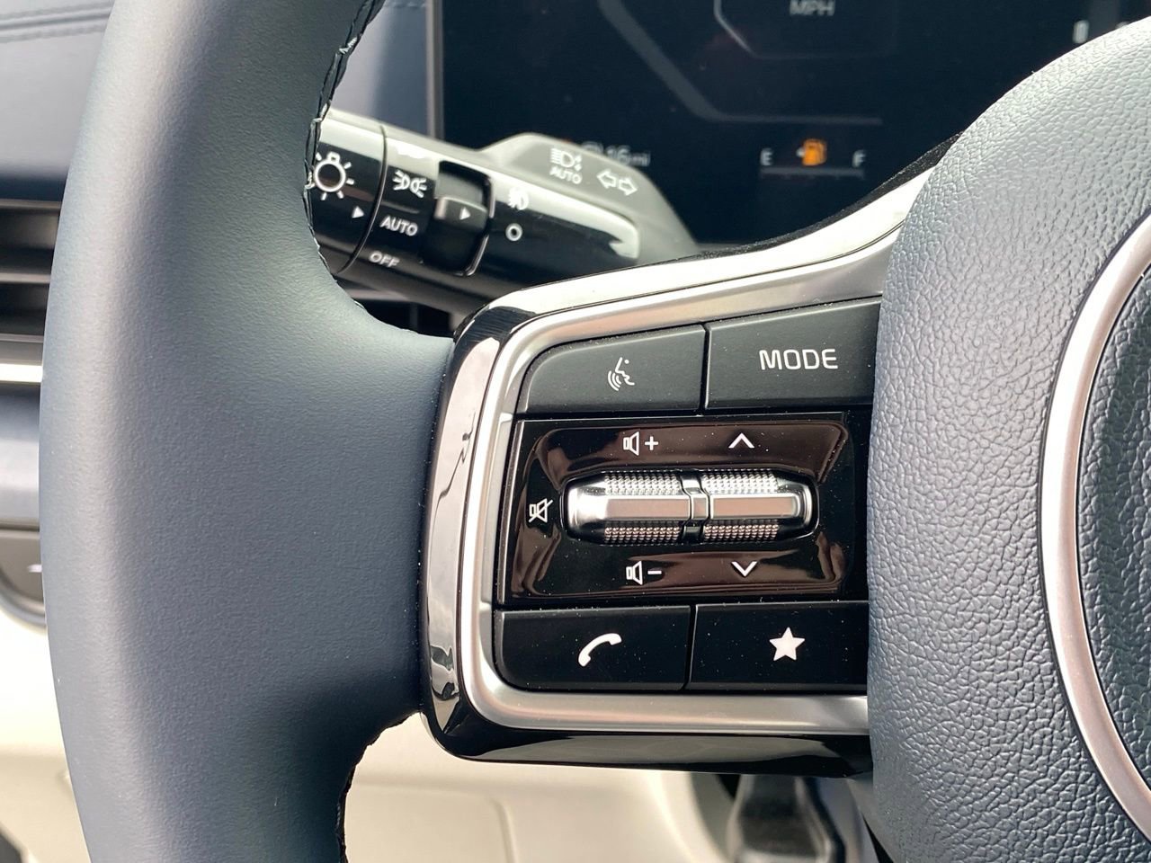 New 2026 Kia Carnival SX image 14