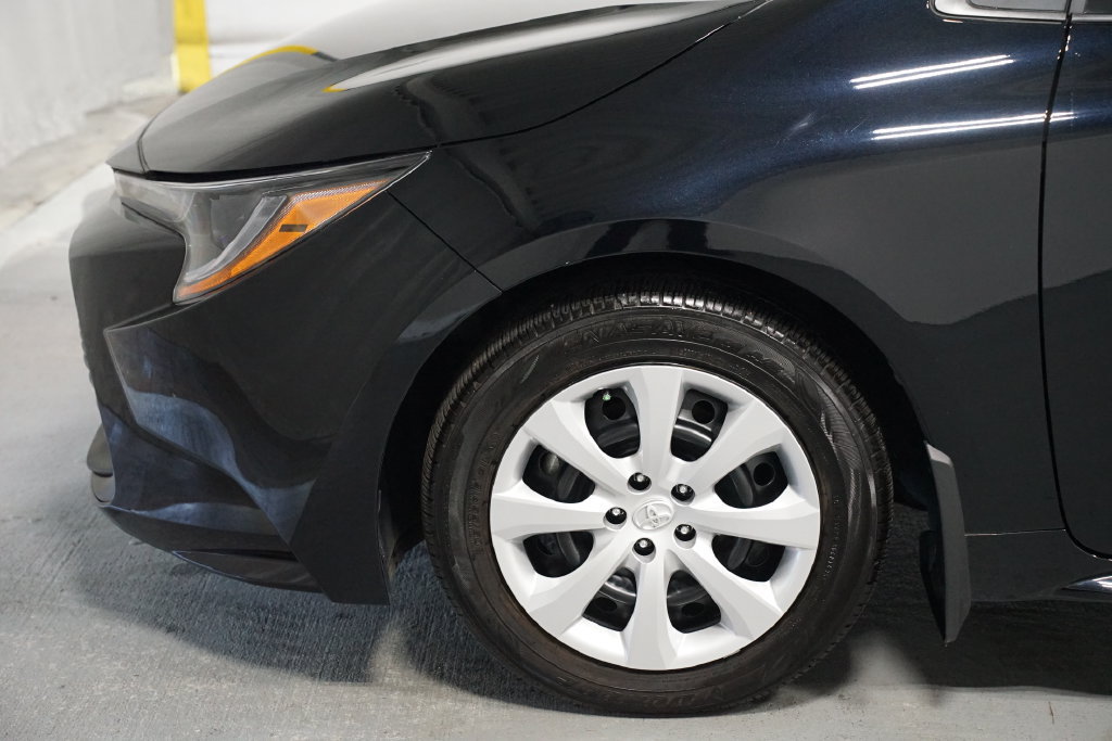 Certified 2025 Toyota Corolla LE FWD image 5