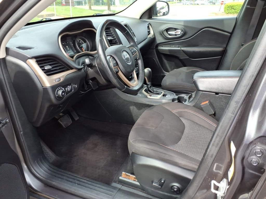 Used 2017 Jeep Cherokee 75th Anniversary AWD/4WD image 11