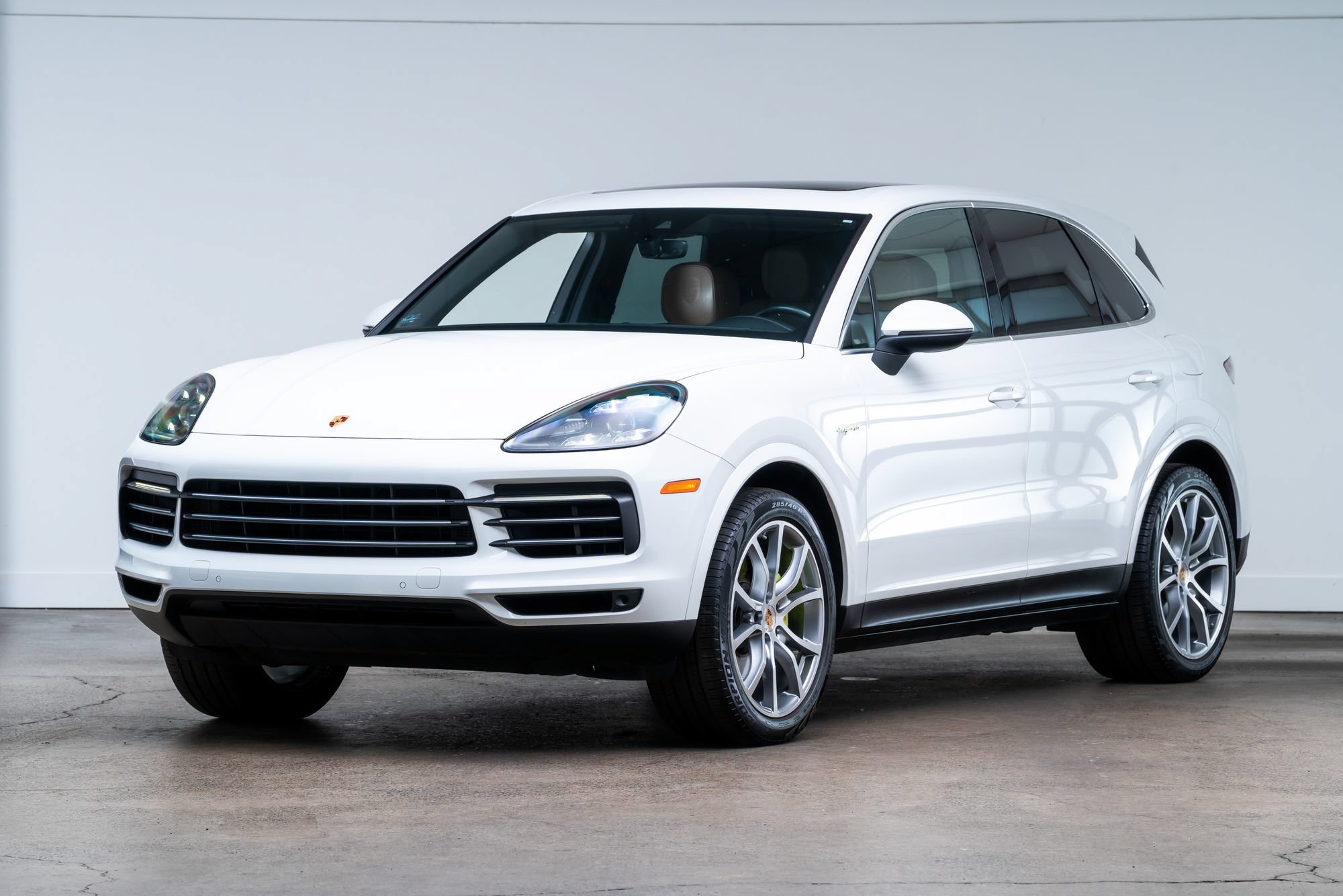 Used 2019 Porsche Cayenne E-Hybrid AWD/4WD image 3