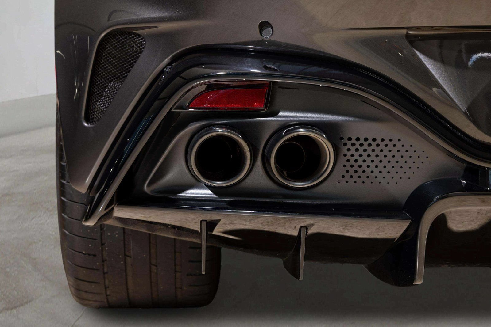 Used 2025 Aston Martin V8 Vantage Coupe RWD image 40