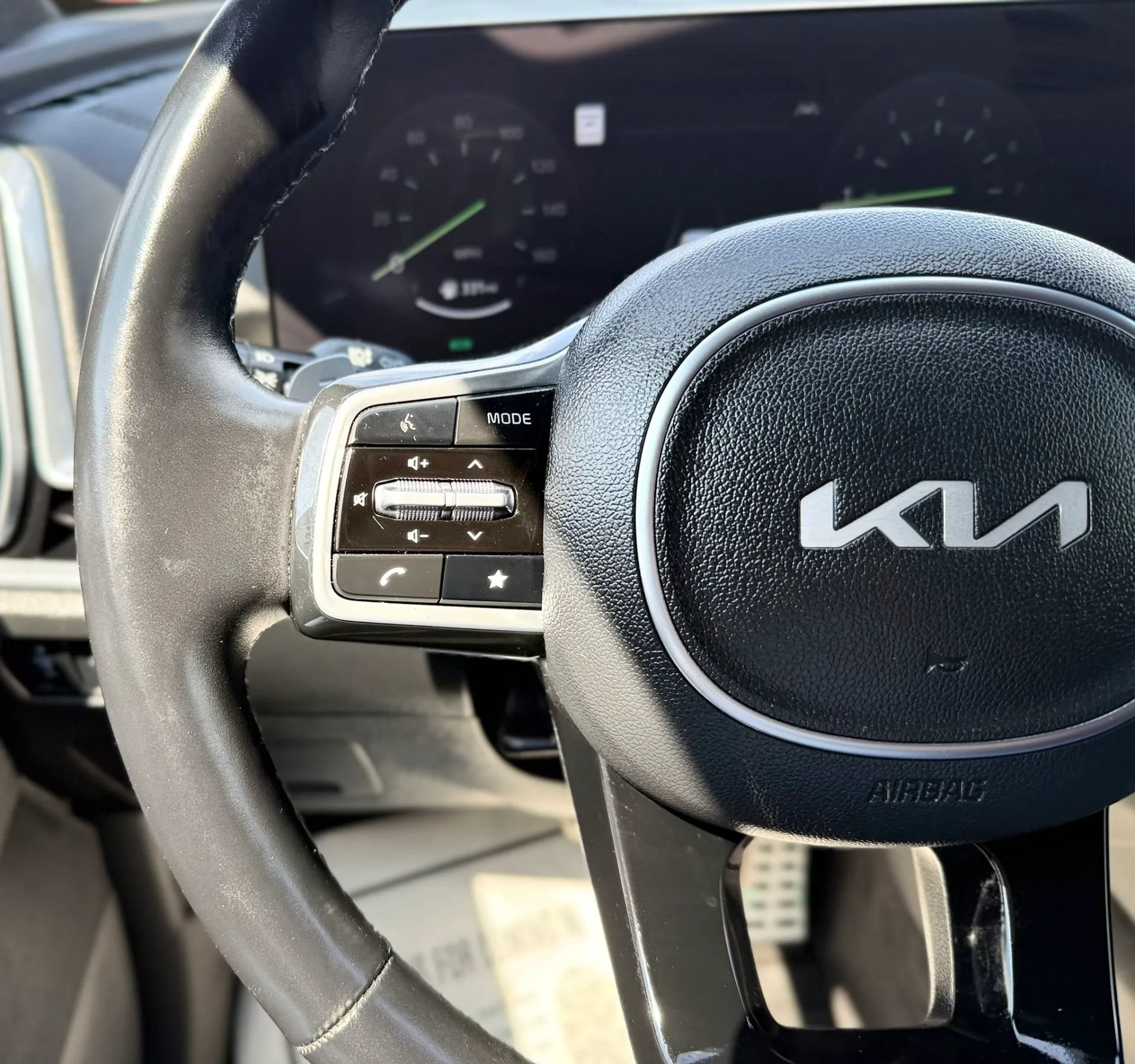 Used 2025 Kia Sorento SX AWD/4WD image 13