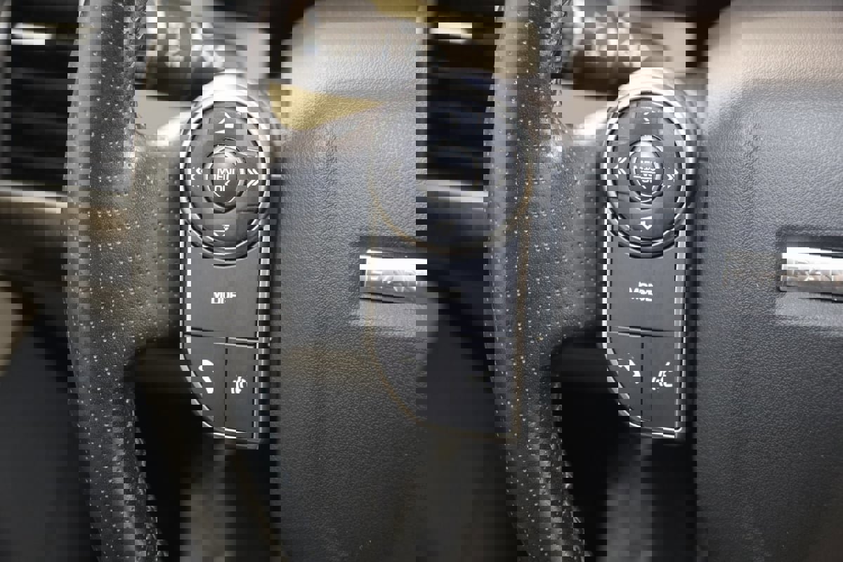 Used 2016 Land Rover Range Rover Sport SE image 32