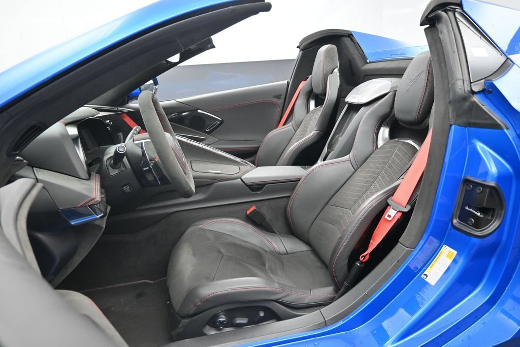 Used 2024 Chevrolet Corvette Stingray Premium Conv w/ Stealth Interior Trim Package RWD image 19