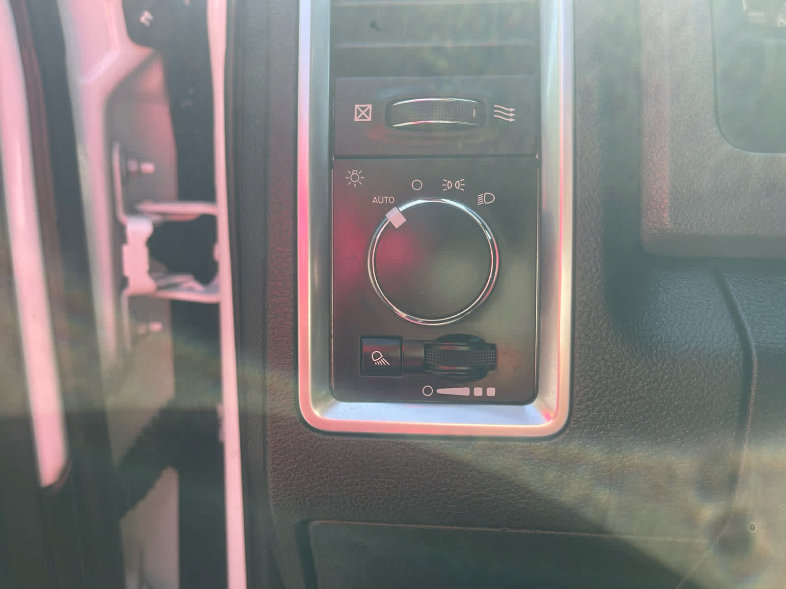 Used 2019 RAM 1500 Classic SLT w/ Protection Group AWD/4WD image 16