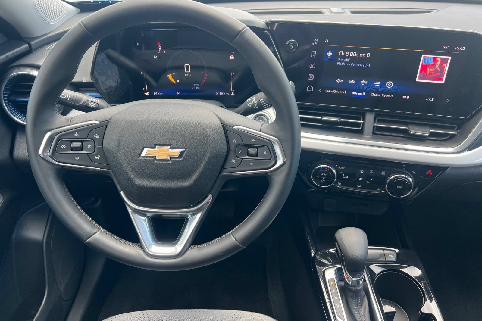 Certified 2024 Chevrolet Trax LT w/ LT Convenience Package FWD image 11