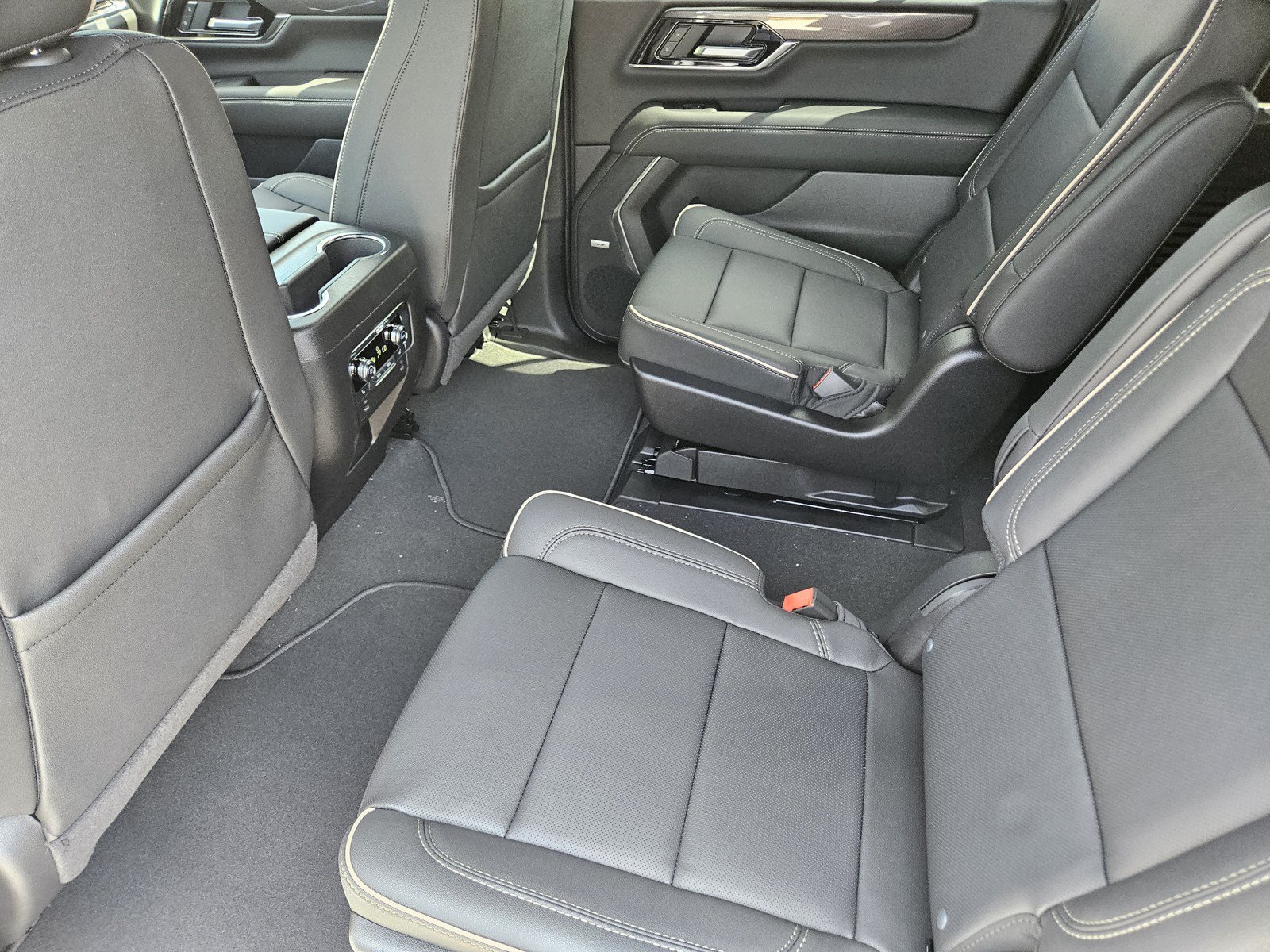 New 2026 GMC Yukon XL Elevation w/ LPO, Elevation Black Package RWD image 20