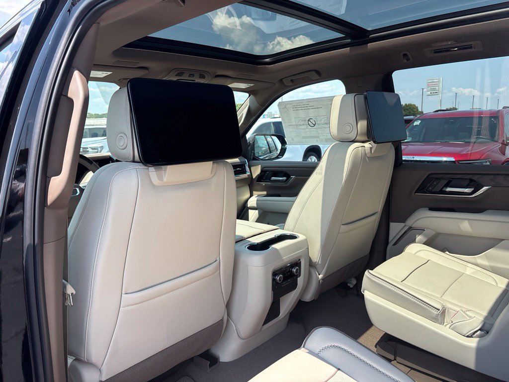 New 2026 GMC Yukon Denali w/ Denali Reserve Package AWD/4WD image 11