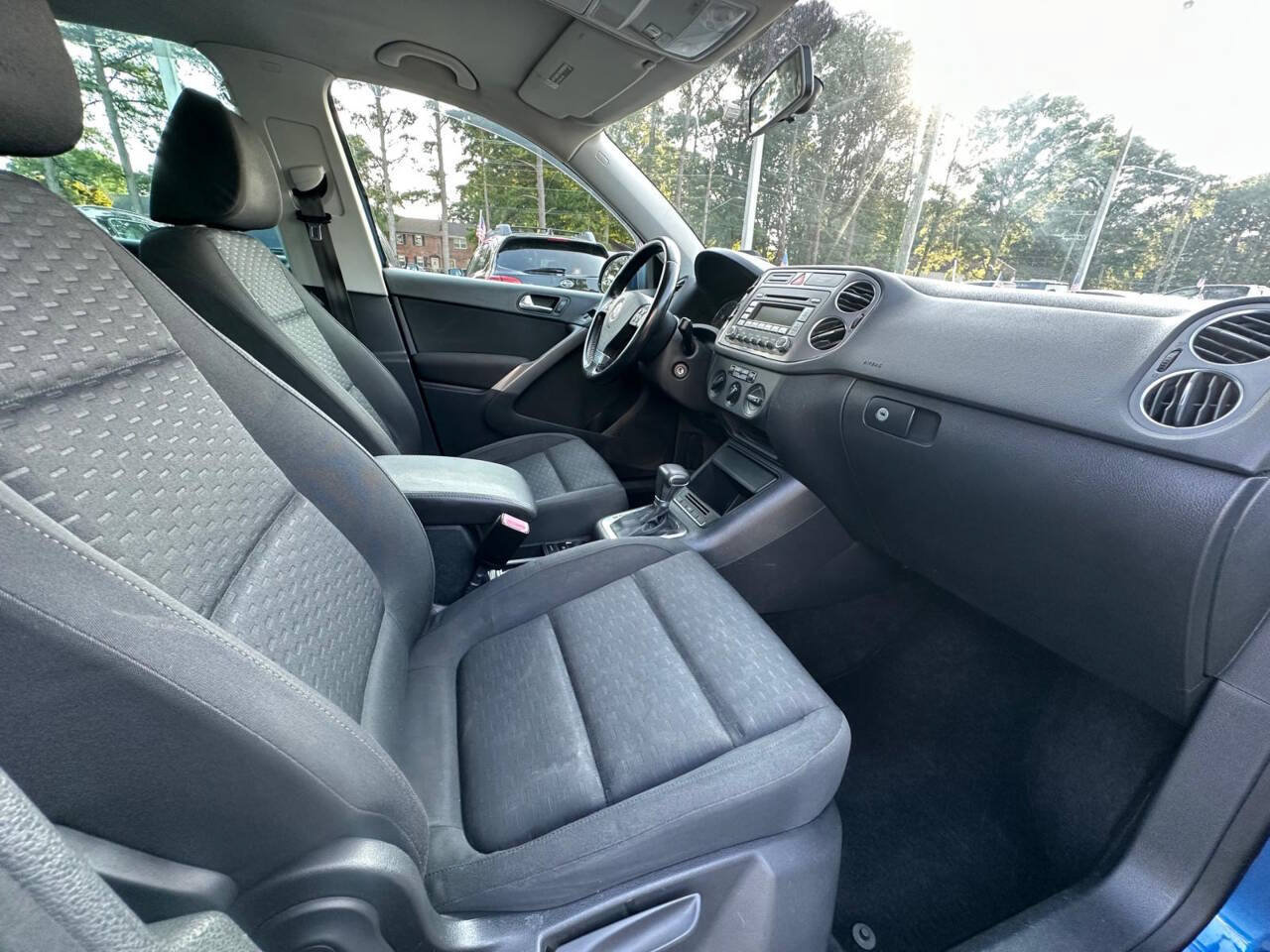 Used 2009 Volkswagen Tiguan SE AWD/4WD image 18