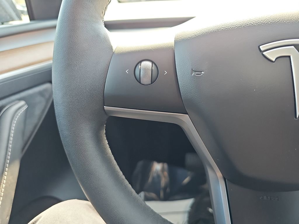 Used 2024 Tesla Model Y Long Range image 21