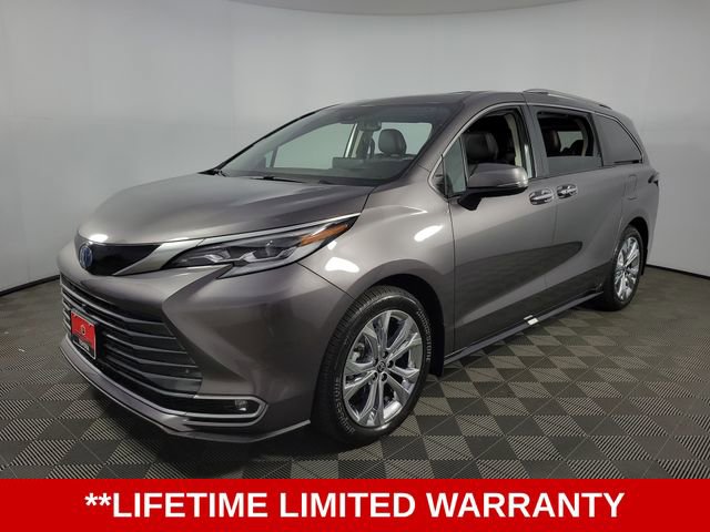 Used 2023 Toyota Sienna Platinum image 3