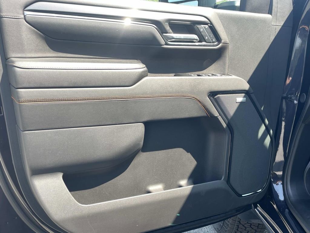 Used 2024 GMC Sierra 2500 AT4 w/ AT4 Premium Plus Package AWD/4WD image 16