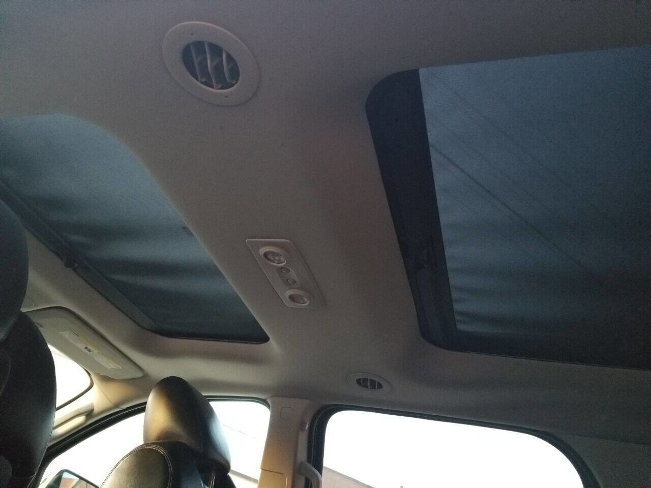 Used 2010 GMC Acadia SLT w/ Technology Package image 12