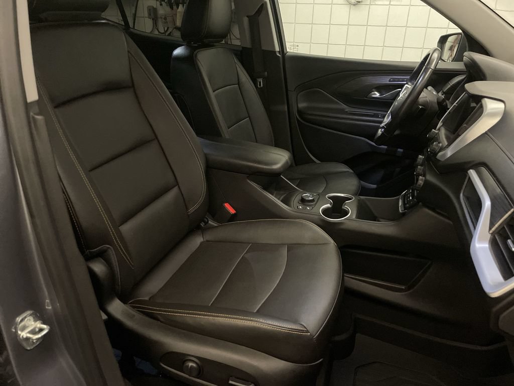 Used 2021 GMC Terrain SLT w/ LPO, Dark Accent Package AWD/4WD image 22