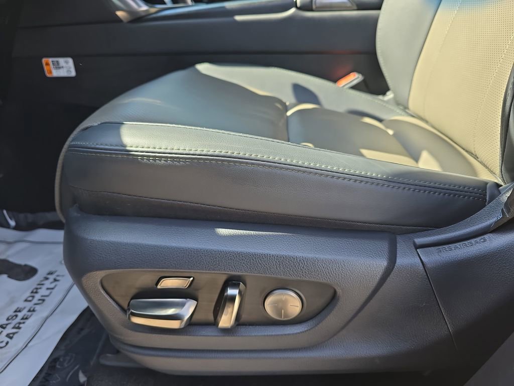 Used 2025 Lexus LX 700h Overtrail w/ Accessory Package (Z1) image 33