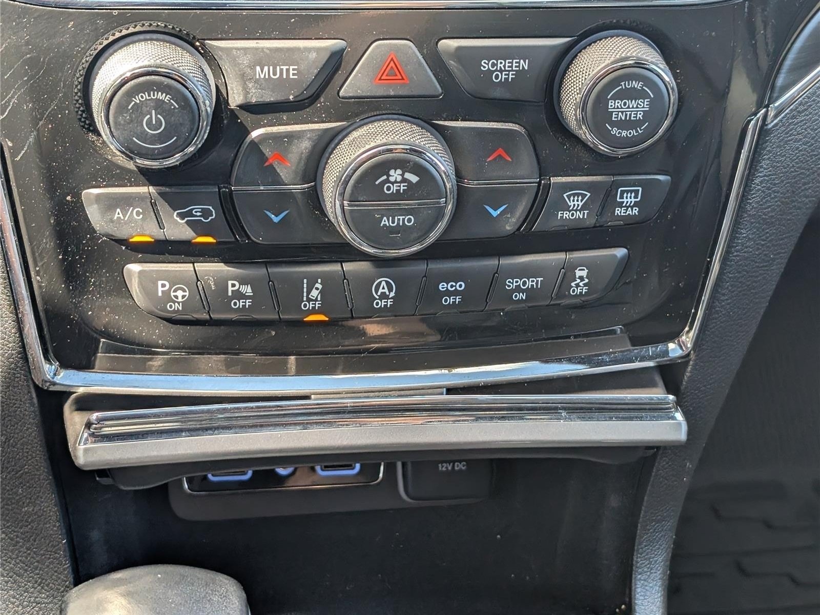 Used 2021 Jeep Grand Cherokee Limited AWD/4WD image 30