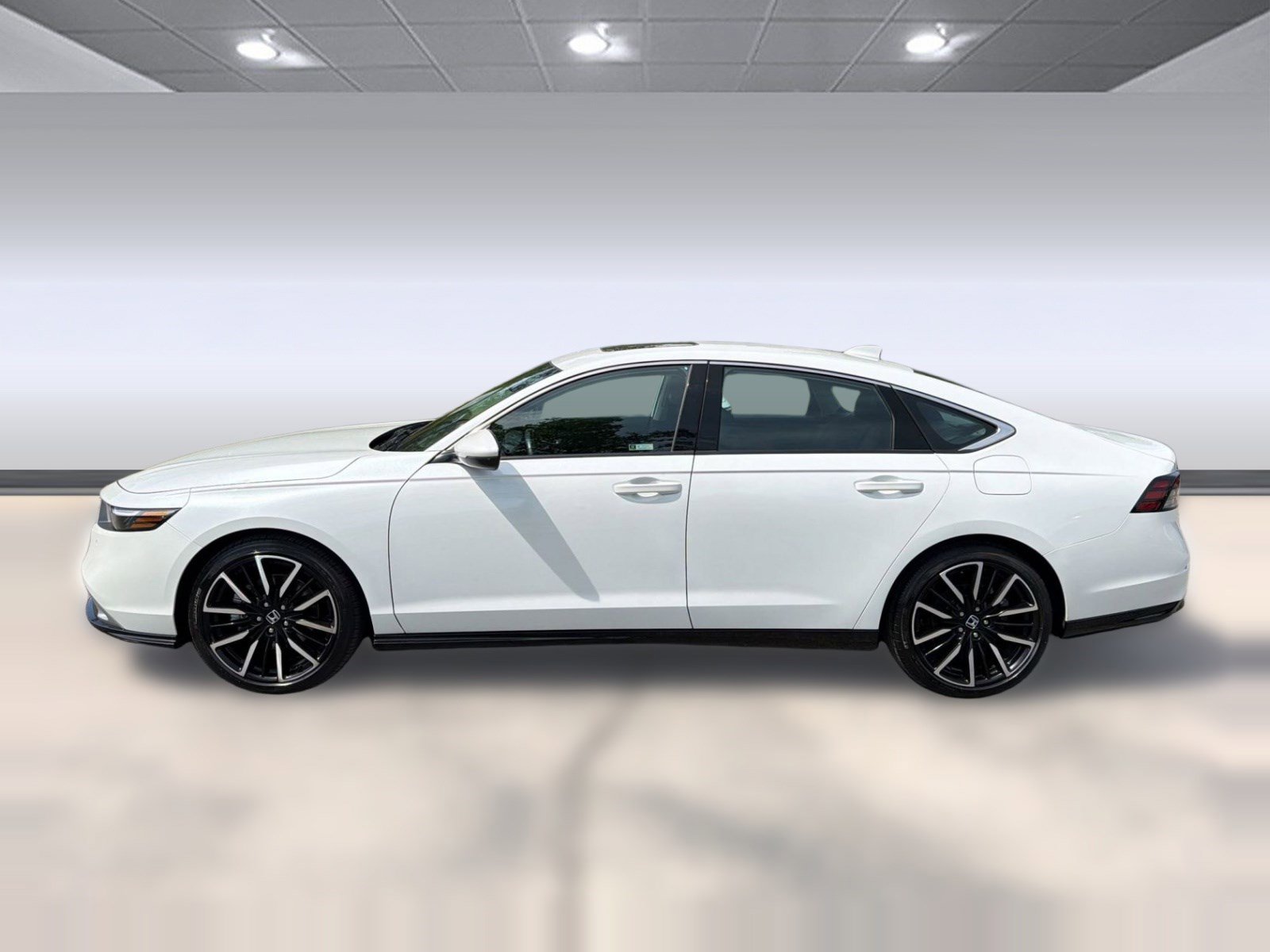 Used 2023 Honda Accord Touring image 2