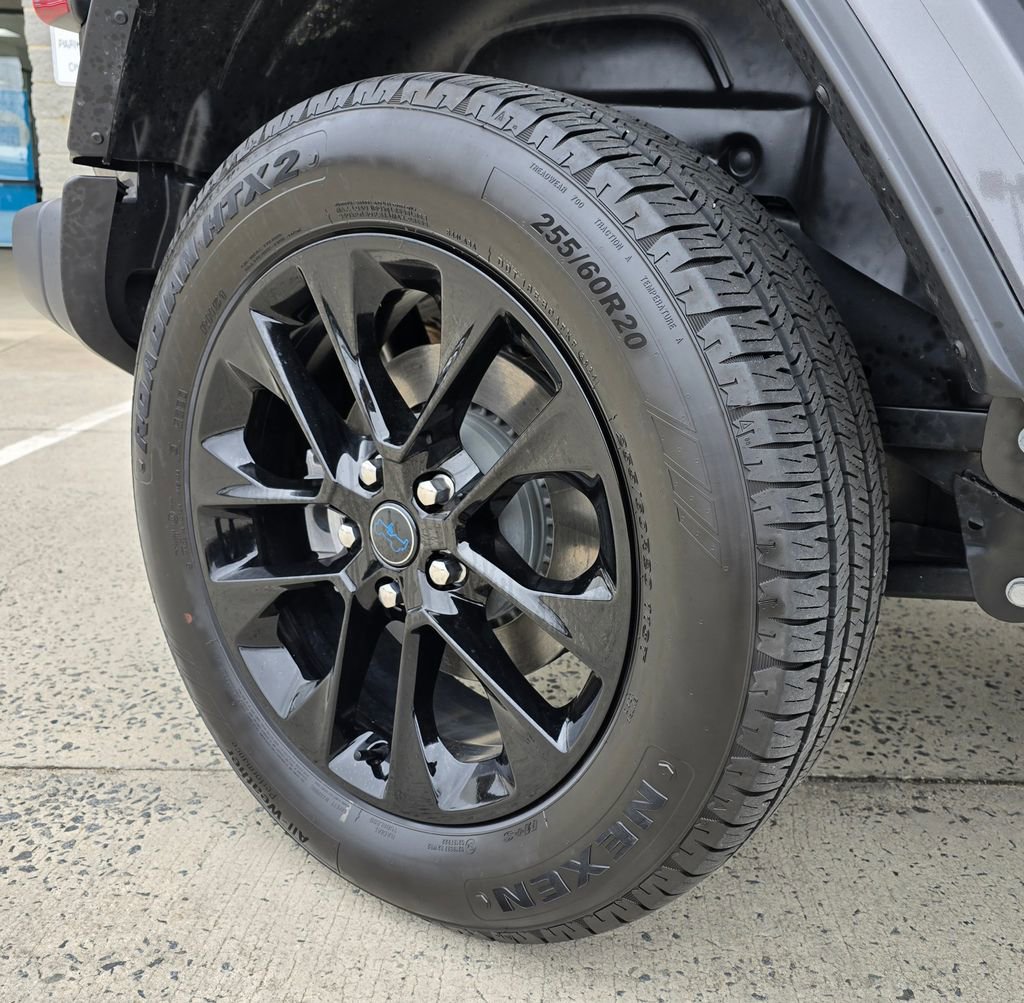 Used 2025 Jeep Wrangler Unlimited Sahara w/ Safety Group image 18