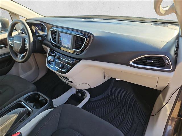 Used 2018 Chrysler Pacifica Touring Plus w/ Tire & Wheel Group FWD image 24