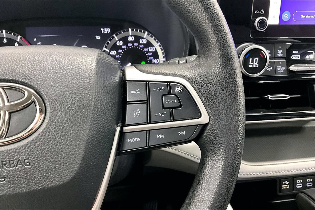Used 2023 Toyota Highlander L AWD/4WD image 25