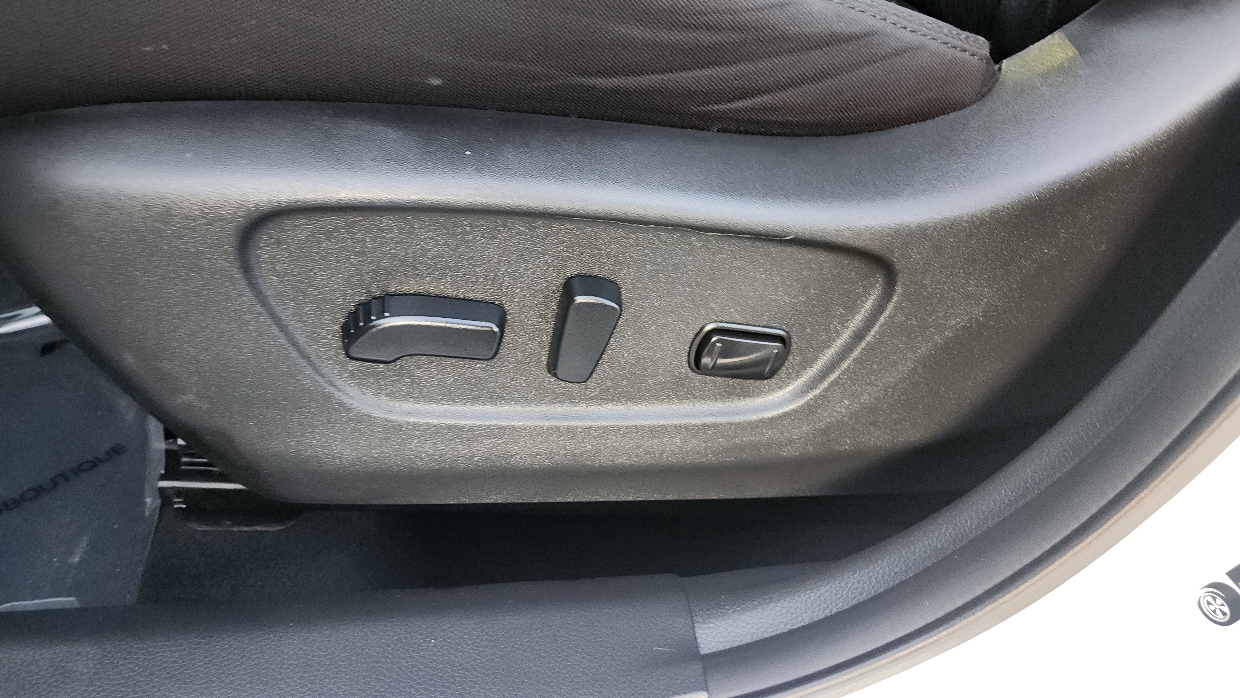 Used 2018 Nissan Rogue SV image 26