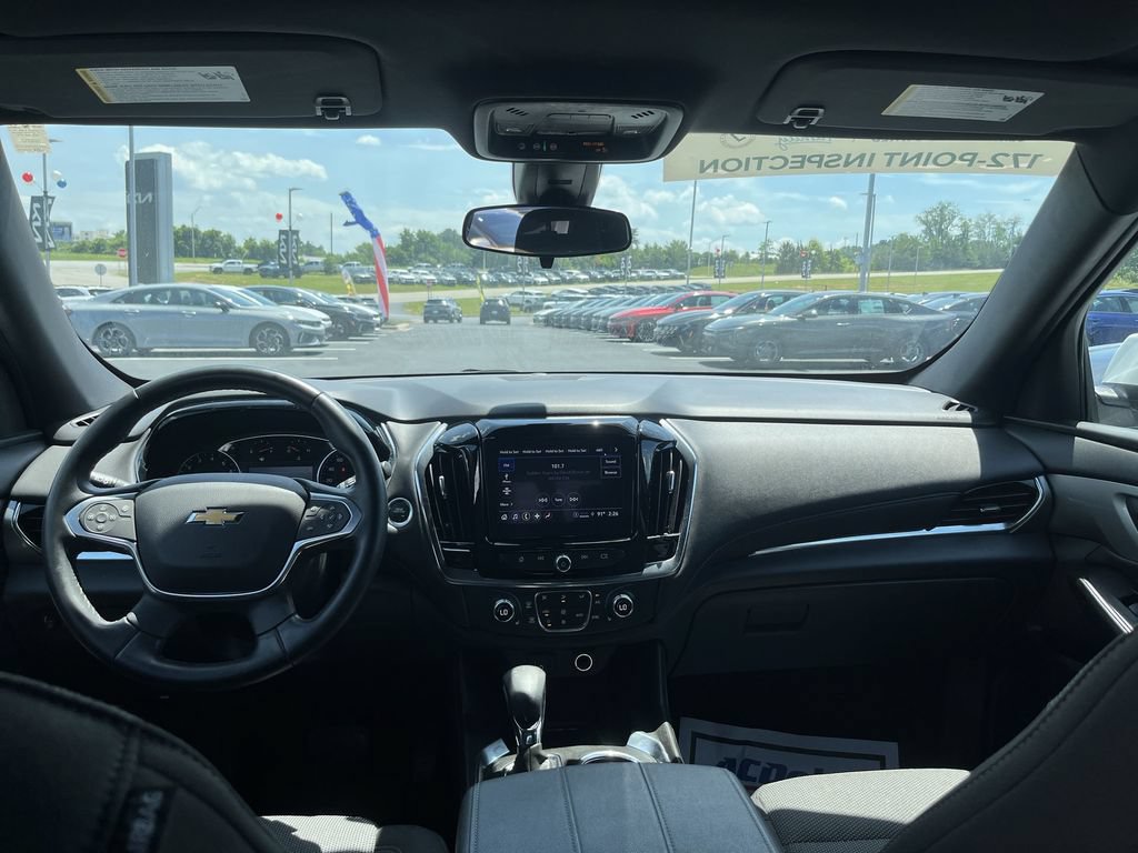 Used 2023 Chevrolet Traverse LT AWD/4WD image 10