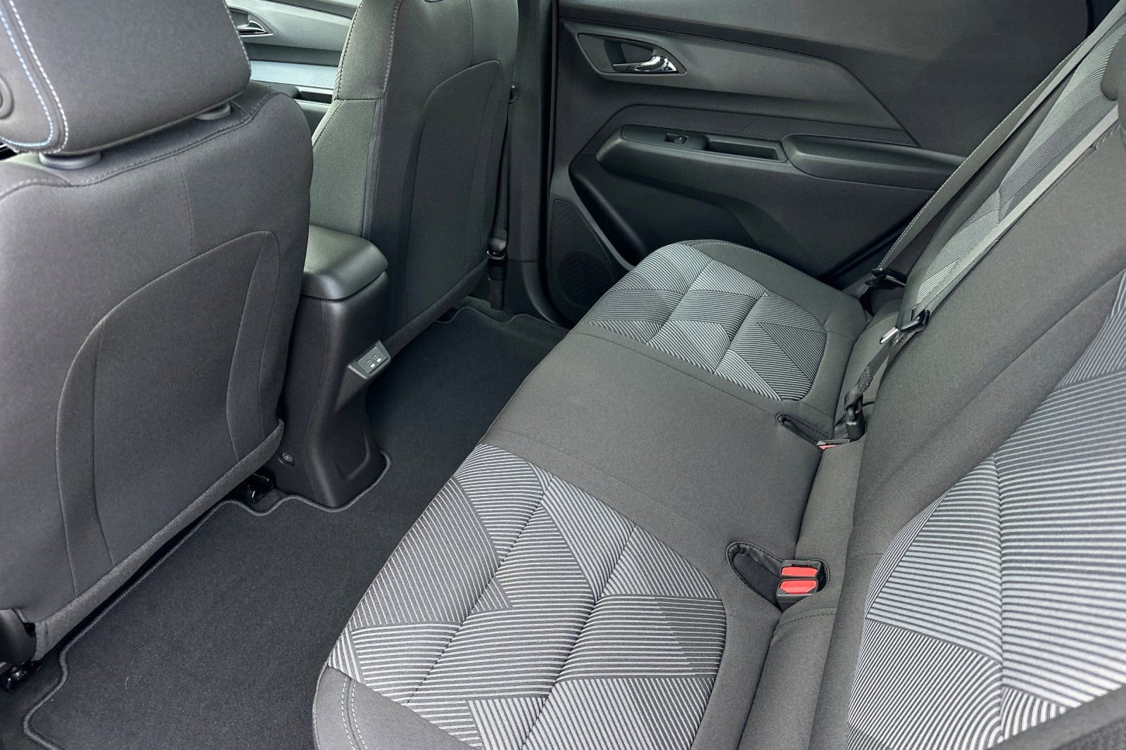 New 2027 Chevrolet Bolt LT w/ Comfort Package image 12