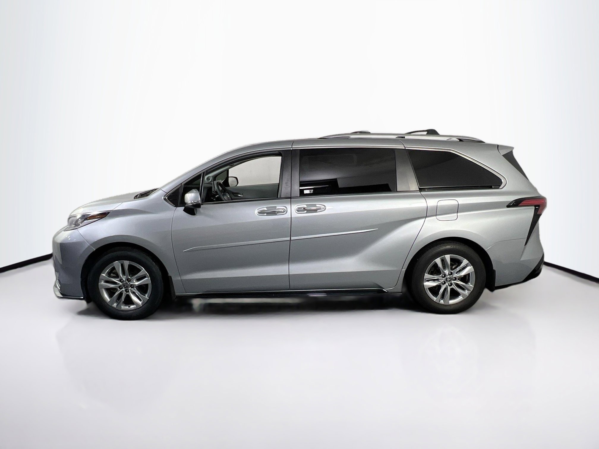 Used 2022 Toyota Sienna Limited AWD/4WD image 8