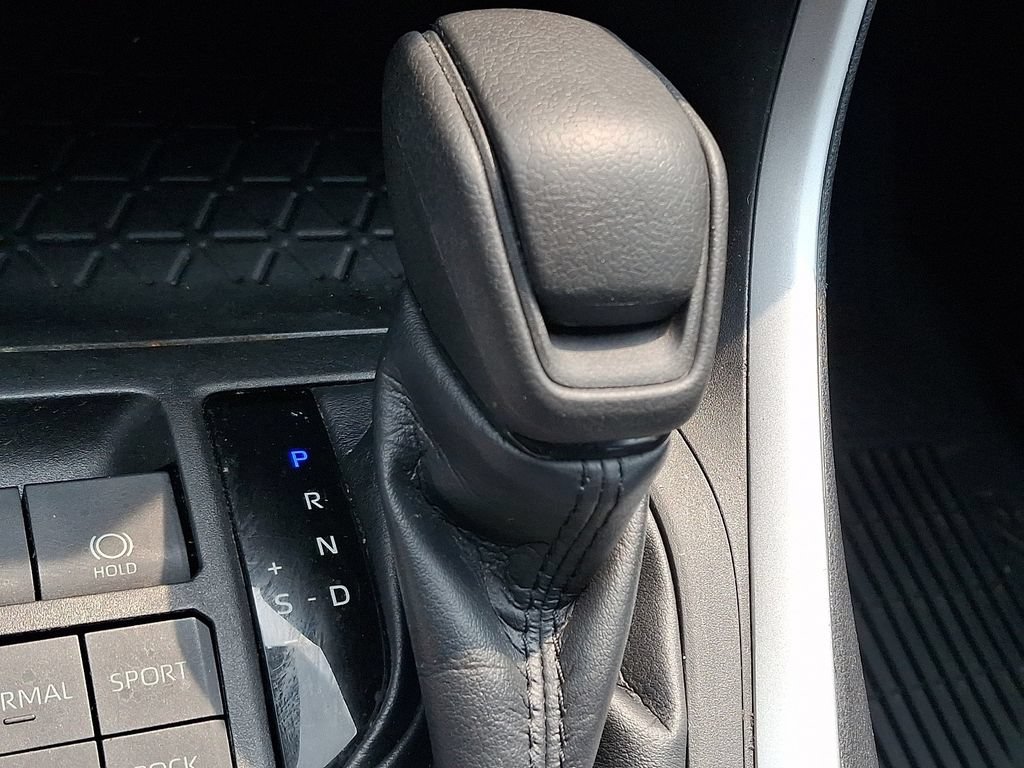 Used 2022 Toyota RAV4 XLE w/ Convenience Package AWD/4WD image 16