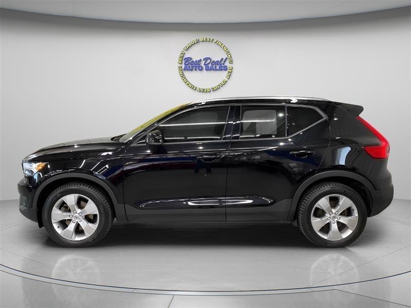 Used 2022 Volvo XC40 T5 Momentum AWD/4WD image 2